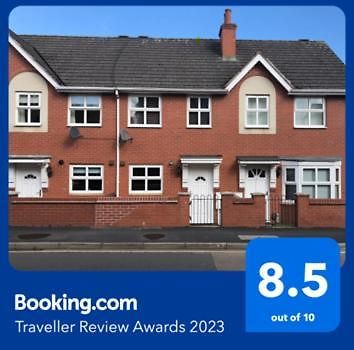 House Number 4 Sleeps Up To 4 With Smart Tvs In Every Room Wellington  Exteriér fotografie
