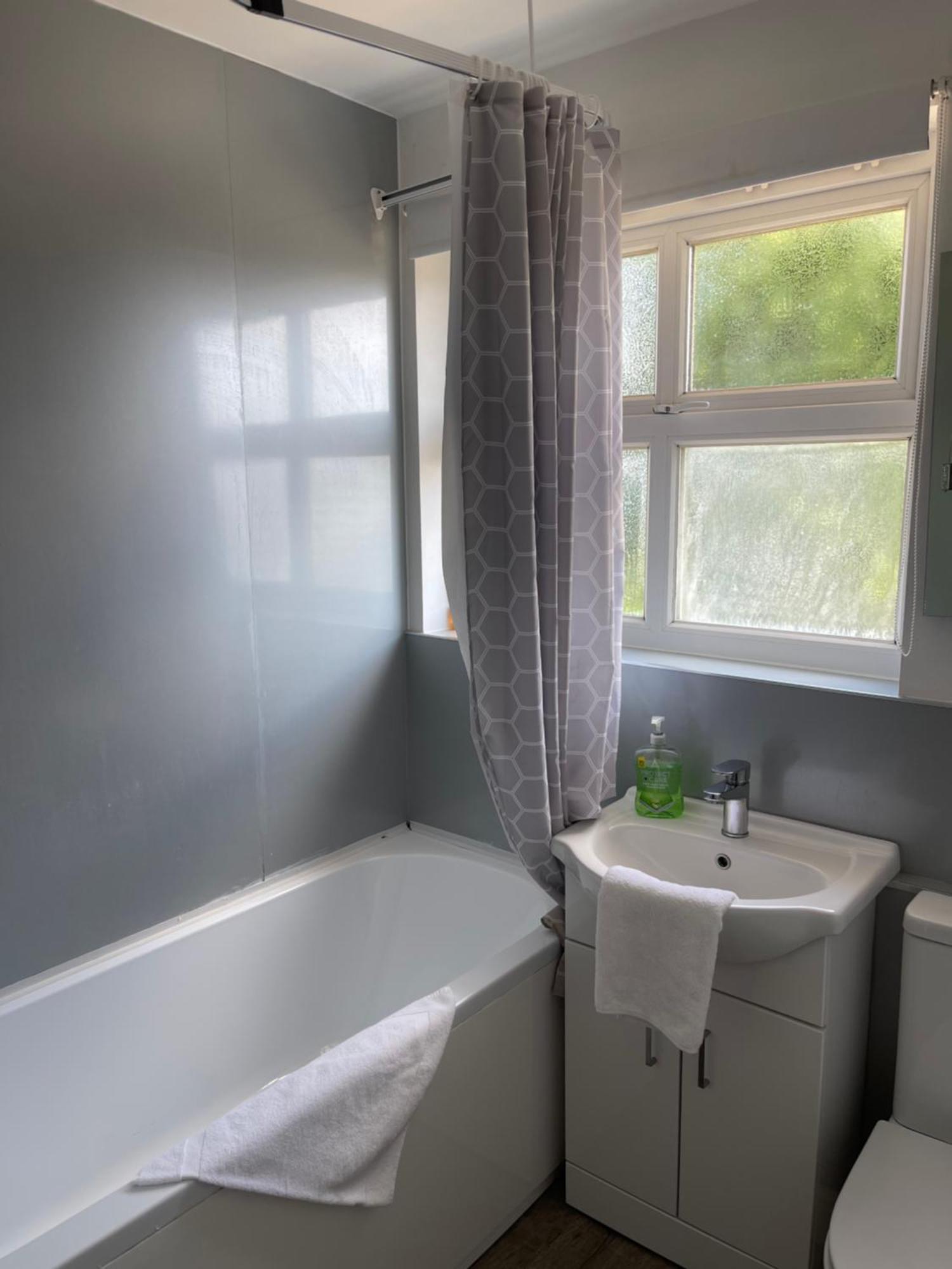 House Number 4 Sleeps Up To 4 With Smart Tvs In Every Room Wellington  Exteriér fotografie