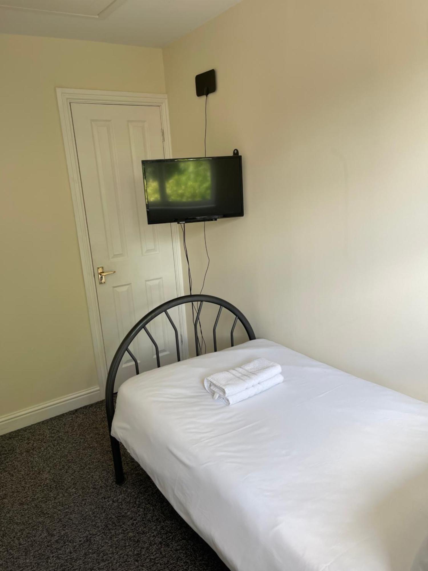 House Number 4 Sleeps Up To 4 With Smart Tvs In Every Room Wellington  Exteriér fotografie