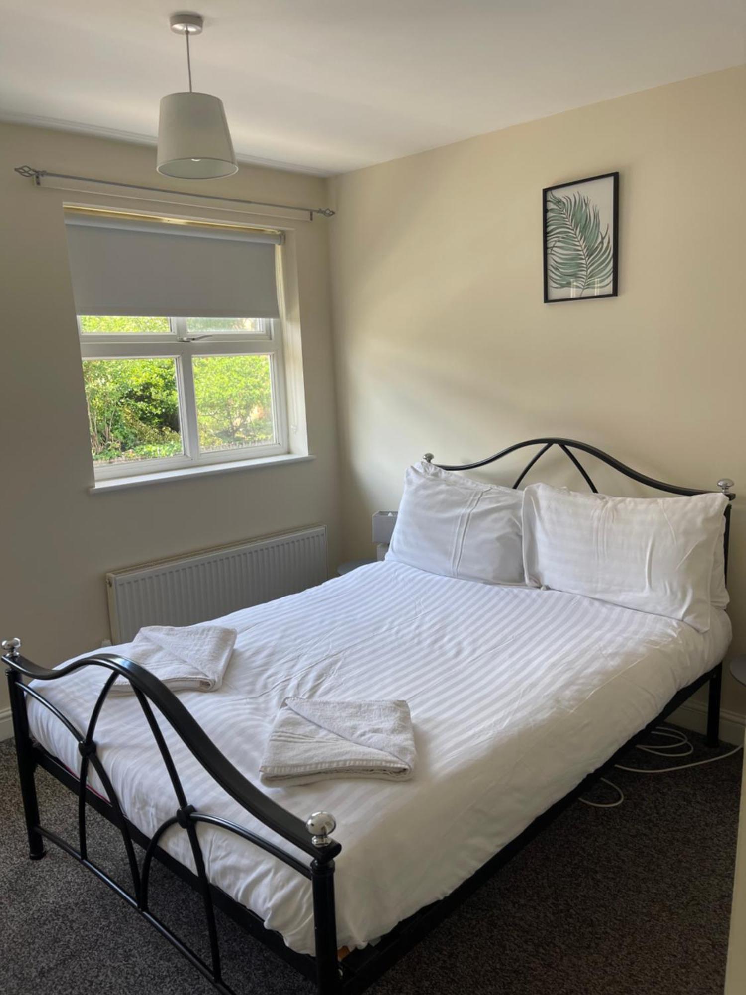 House Number 4 Sleeps Up To 4 With Smart Tvs In Every Room Wellington  Exteriér fotografie