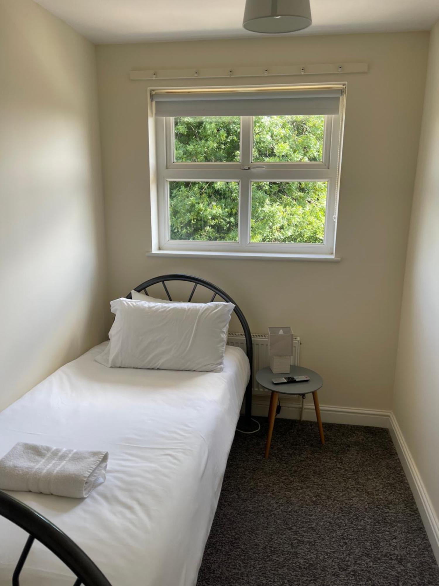 House Number 4 Sleeps Up To 4 With Smart Tvs In Every Room Wellington  Exteriér fotografie