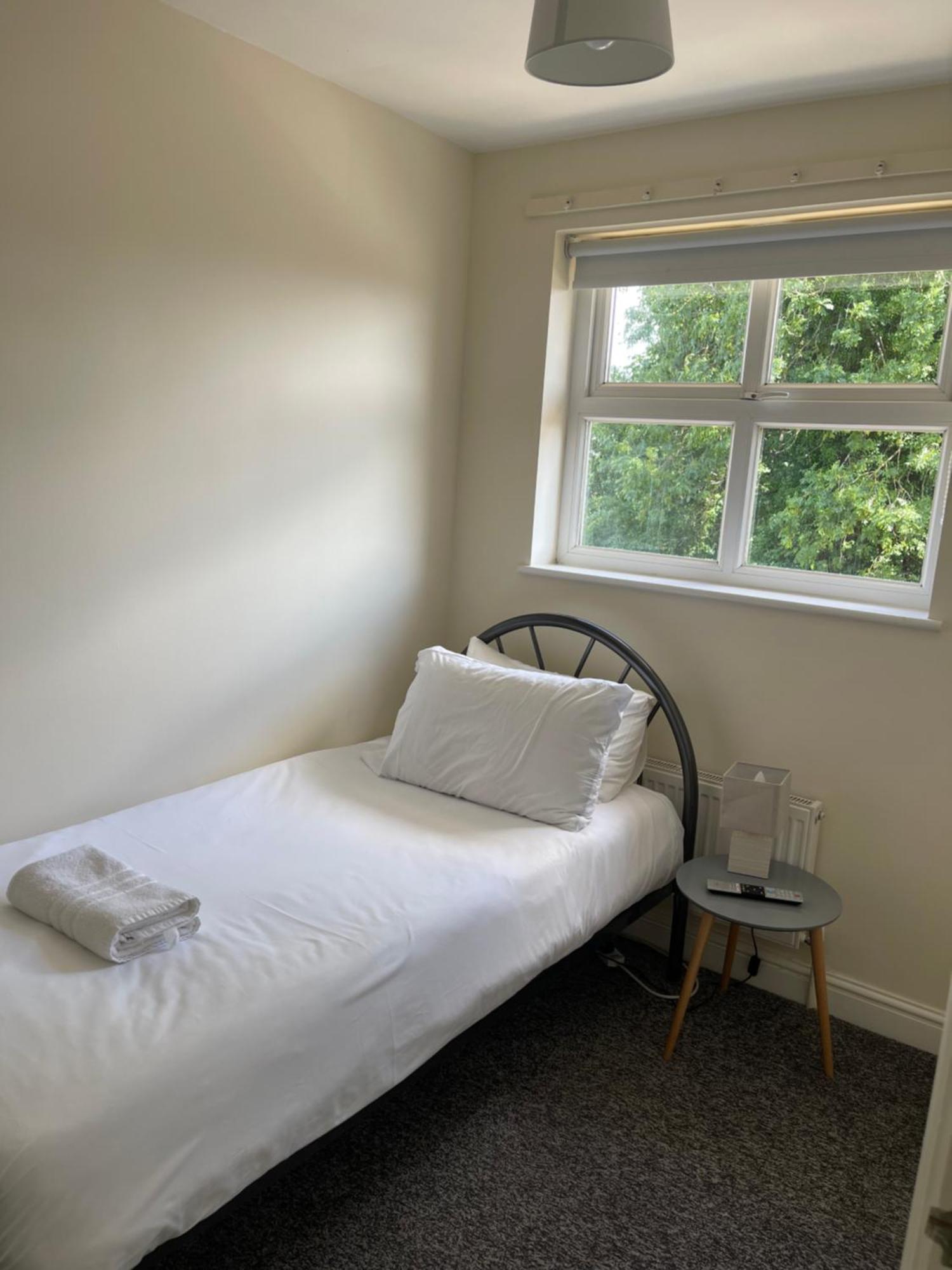 House Number 4 Sleeps Up To 4 With Smart Tvs In Every Room Wellington  Exteriér fotografie