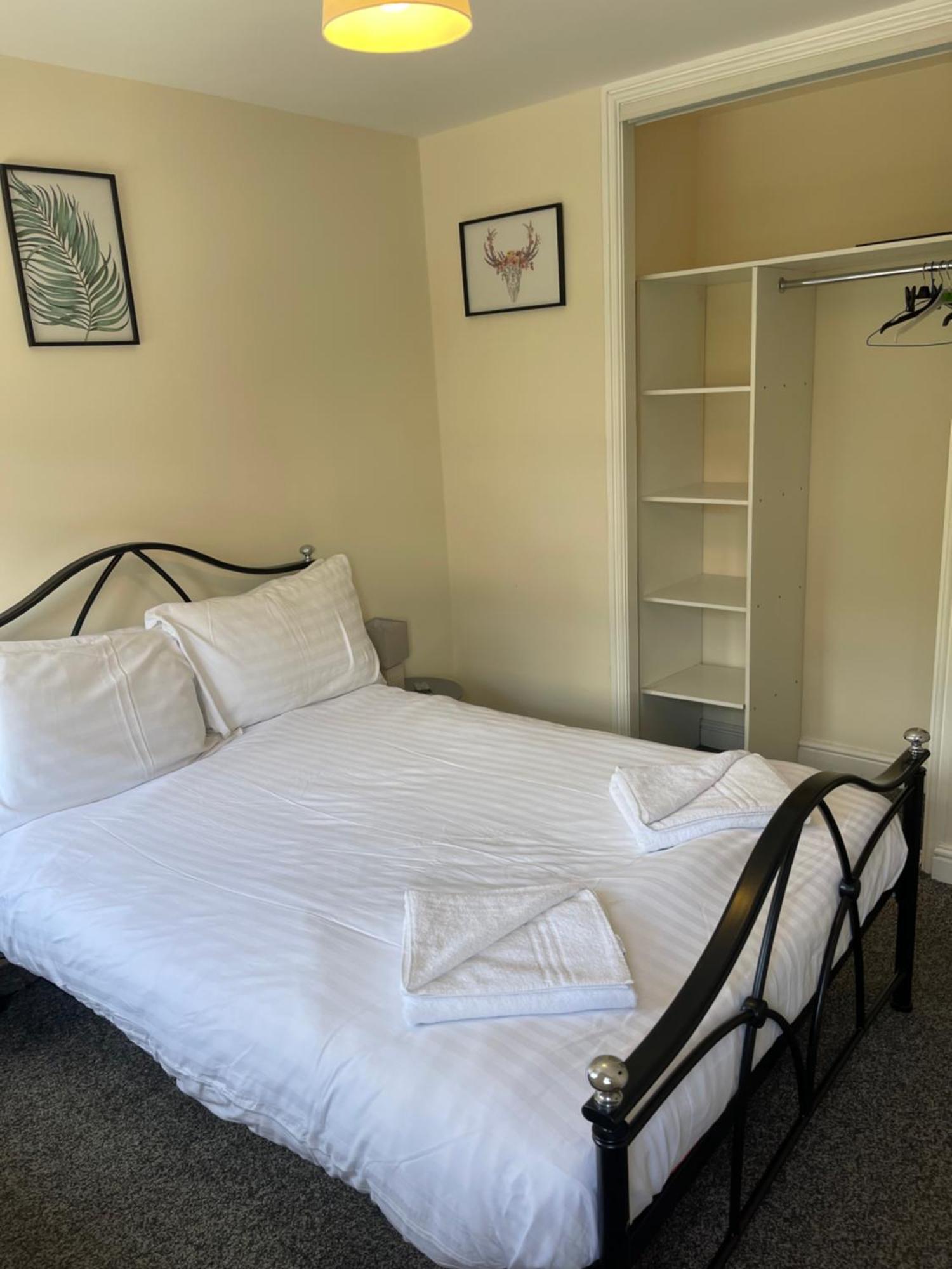 House Number 4 Sleeps Up To 4 With Smart Tvs In Every Room Wellington  Exteriér fotografie