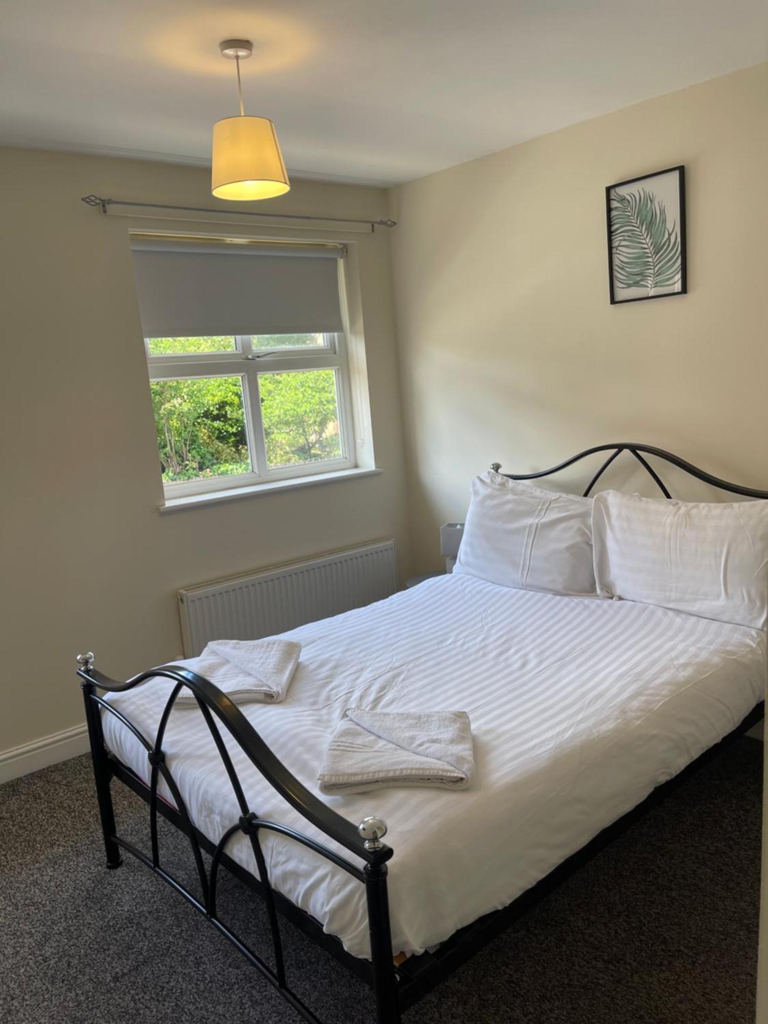 House Number 4 Sleeps Up To 4 With Smart Tvs In Every Room Wellington  Exteriér fotografie